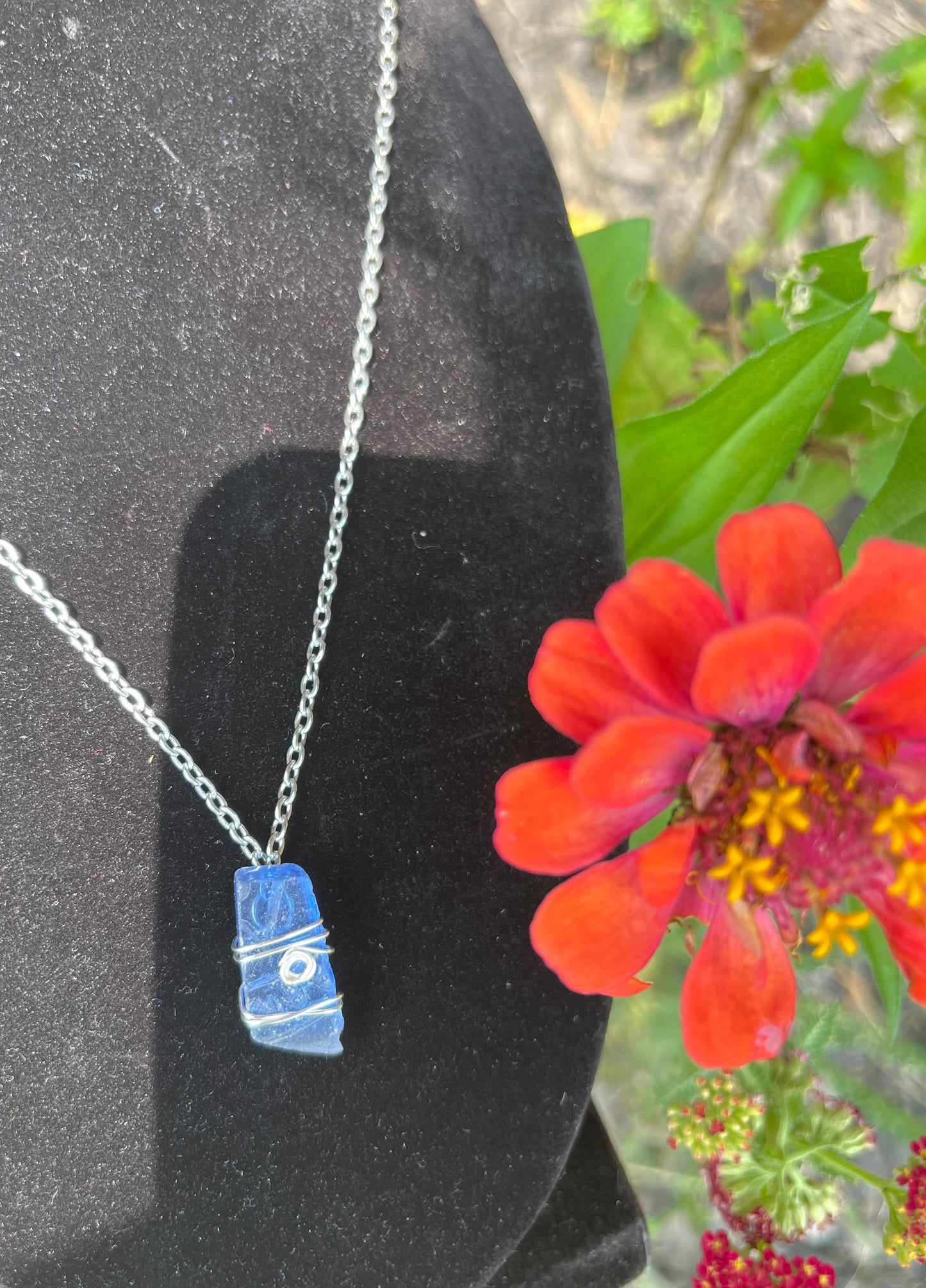 Loop light cobalt seaglass necklace