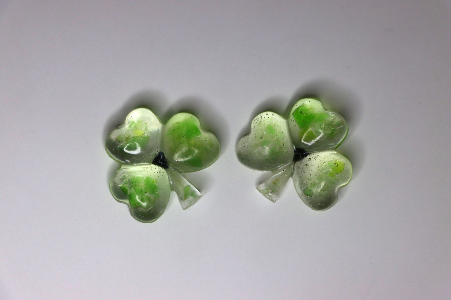 Two pack of four leaf clover magnents