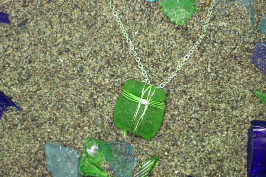 Simple green seaglass necklace